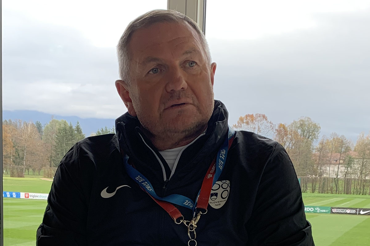 斯洛文尼亚主帅批评主场草皮：我们足球基础设施太落后