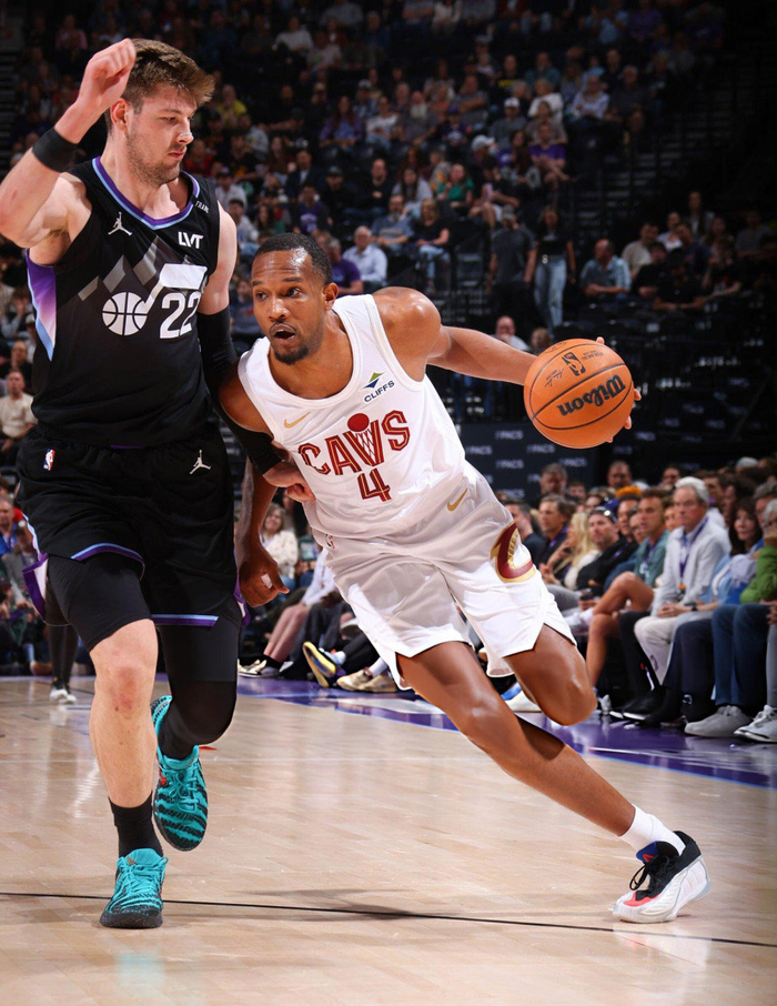 真人百家乐游戏官网-骑士击败爵士迎两连胜!米切尔莫布利同砍34分哈登13+6+14|威廉姆斯|詹姆斯·哈登|贝利|菲利波夫斯基|森萨博_新浪体育_新浪新闻