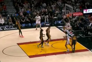 百家乐官方网站-凯沙德-约翰逊双手暴扣连拿4分，热火次节领先老鹰16分